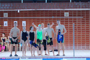Landesmeisterschaften Flossenschwimmen - Gruppenfoto am Beckenrand